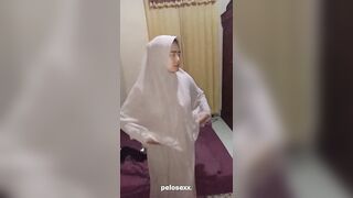 Viral,Tante Jilbab Pengen Di Puasin Keponakan Saat Suaminya Pergi Kerja Berakhir Crot Dalam
