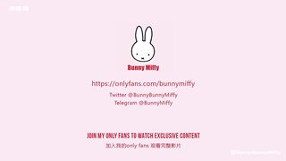 Cute Stockings And Special Sex Toy For Valentine’s Day Fuck 情人节穿蝴蝶结丝袜勾引男友，送完礼物就操逼。。