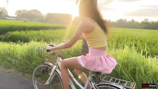 Cute teen 18 y.o. learns to ride a bike and a stranger’s hard cock – Creampie